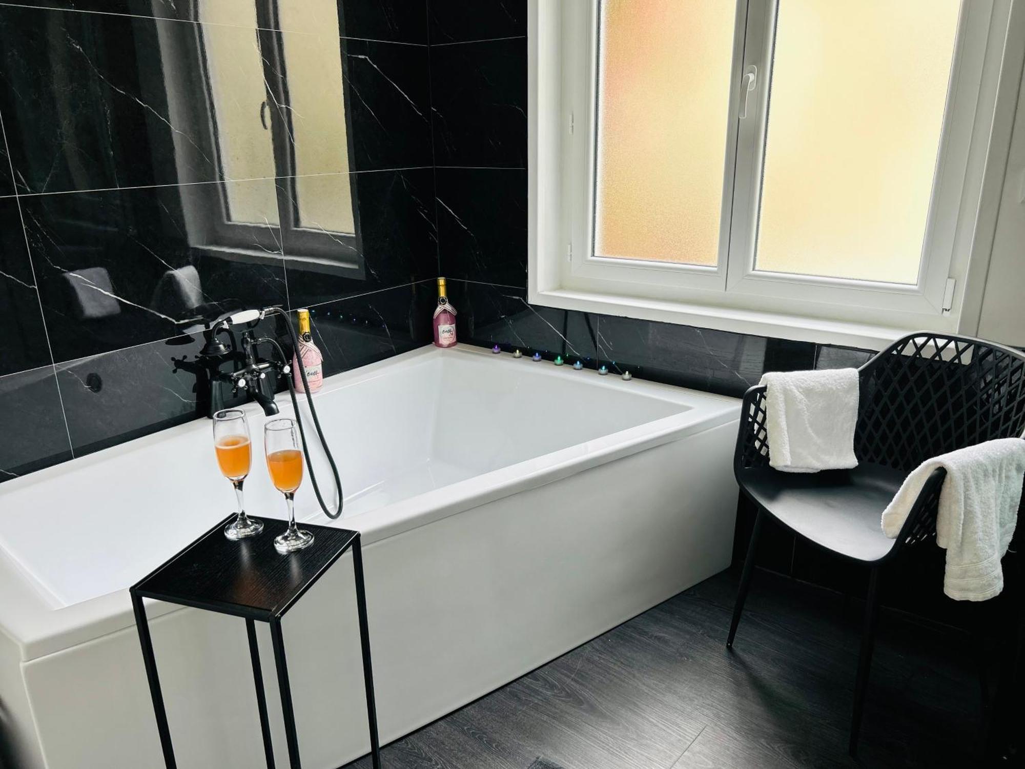 Love Room « L'Etreinte Doree » Illiers-Combray Eksteriør billede